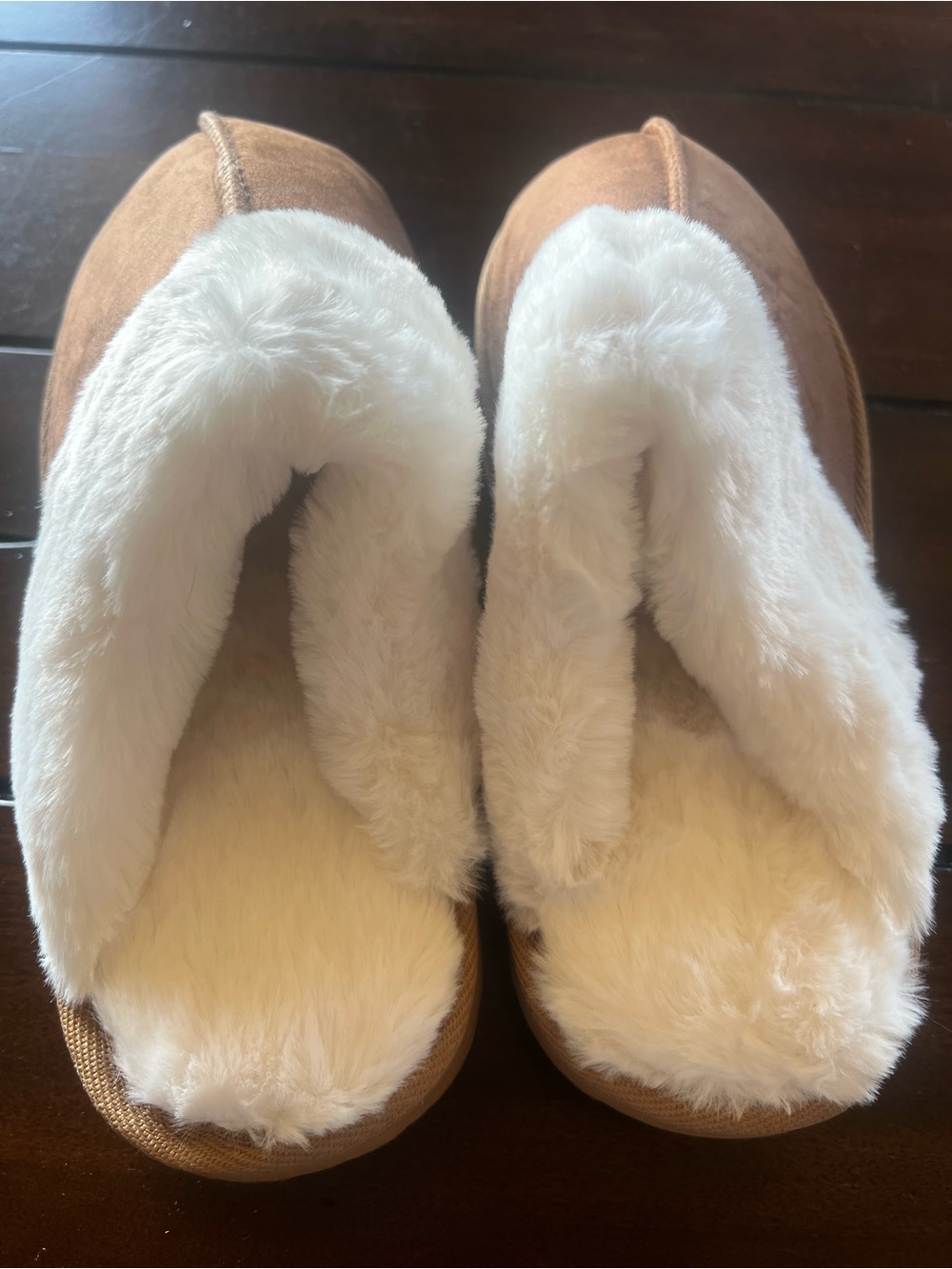 New unisex w 11-12 or M 9-10 Cozy Faux-Fur Lined Slippers - Brown and White soft